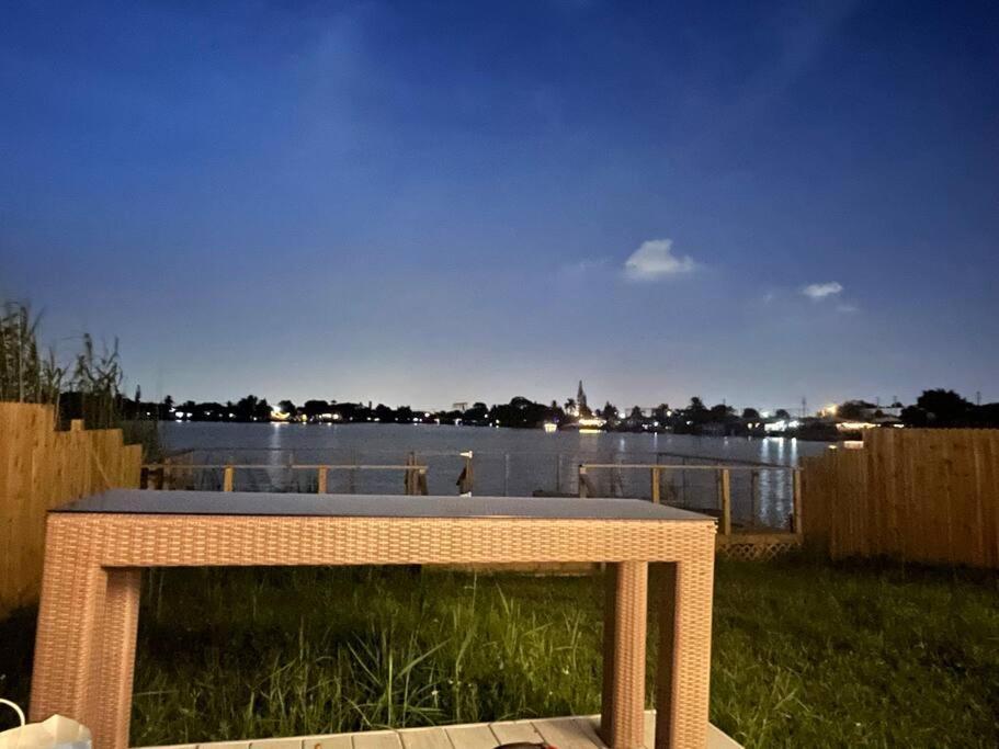 Supervilla - Lakefront - Sunsets, Kayaks, Grill Форт-Лодердейл Екстер'єр фото