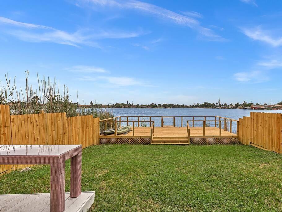 Supervilla - Lakefront - Sunsets, Kayaks, Grill Форт-Лодердейл Екстер'єр фото