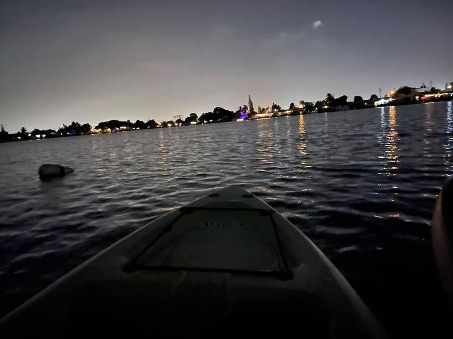 Supervilla - Lakefront - Sunsets, Kayaks, Grill Форт-Лодердейл Екстер'єр фото