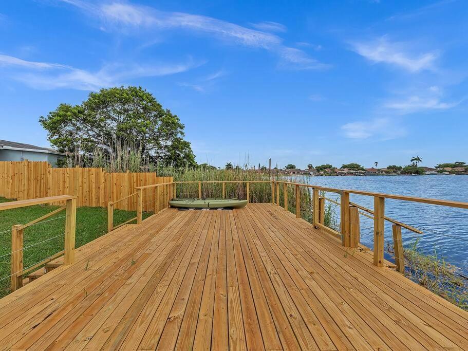 Supervilla - Lakefront - Sunsets, Kayaks, Grill Форт-Лодердейл Екстер'єр фото