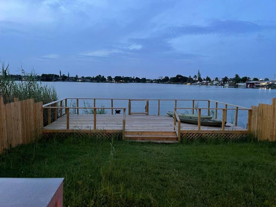 Supervilla - Lakefront - Sunsets, Kayaks, Grill Форт-Лодердейл Екстер'єр фото