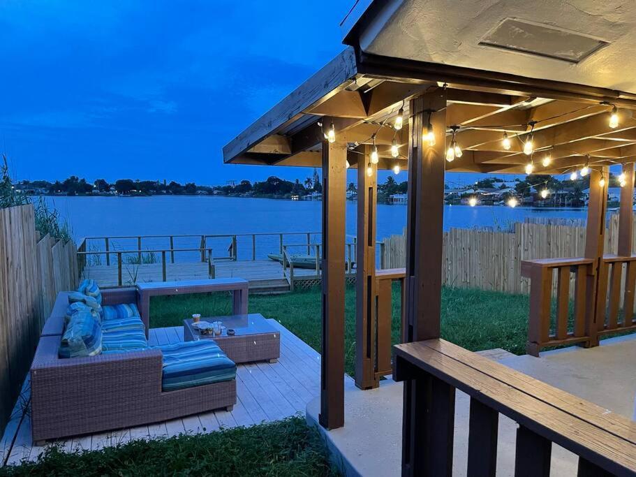 Supervilla - Lakefront - Sunsets, Kayaks, Grill Форт-Лодердейл Екстер'єр фото