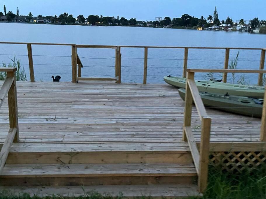Supervilla - Lakefront - Sunsets, Kayaks, Grill Форт-Лодердейл Екстер'єр фото