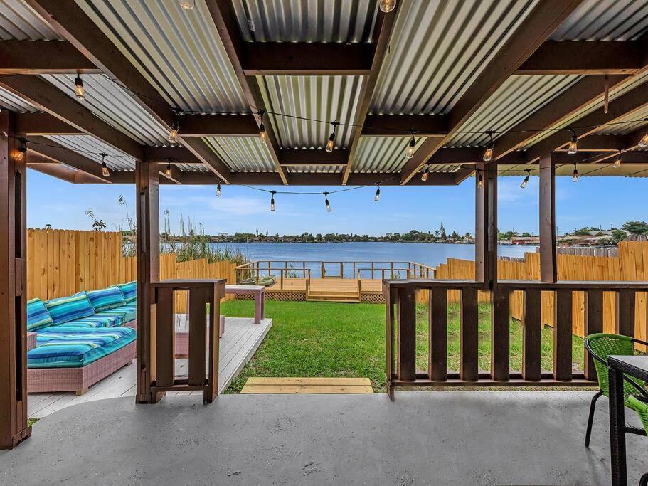 Supervilla - Lakefront - Sunsets, Kayaks, Grill Форт-Лодердейл Екстер'єр фото