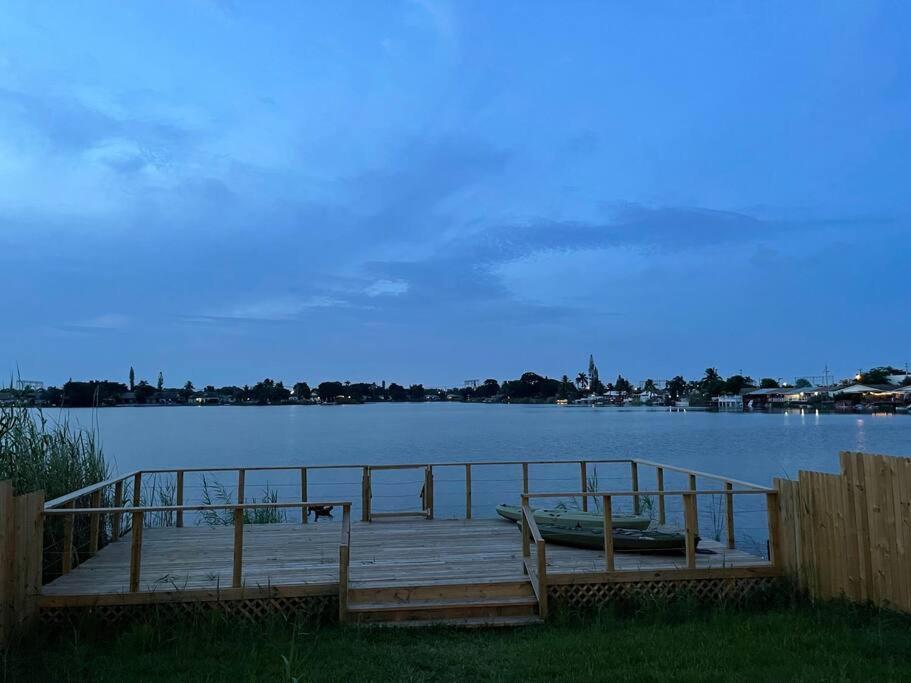 Supervilla - Lakefront - Sunsets, Kayaks, Grill Форт-Лодердейл Екстер'єр фото